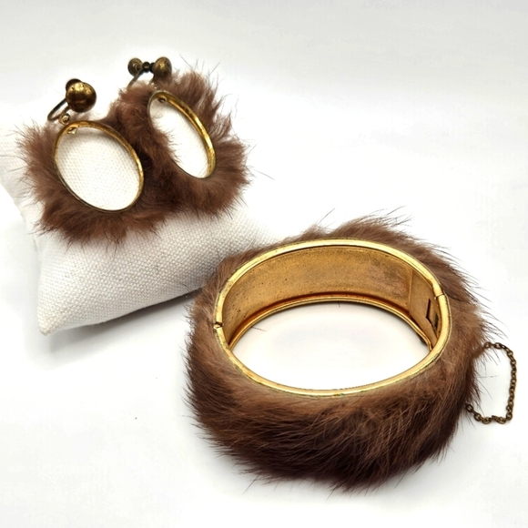 VINTAGE Genuine Mink Fur Bangle Bracelet & Hoop Earrings Set Safety Chain - Picture 1 of 7